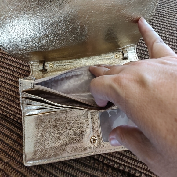 Beautiful Gold Colored MK Michael Kors clutch purse wallet in great shape! - Picture 6 of 9